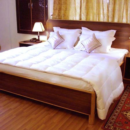 Ikraam Inn Bed & Breakfast ศรีนาการ์ ภายนอก รูปภาพ
