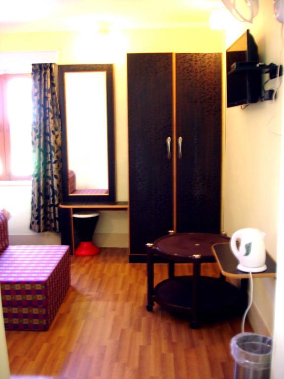 Ikraam Inn Bed & Breakfast ศรีนาการ์ ภายนอก รูปภาพ