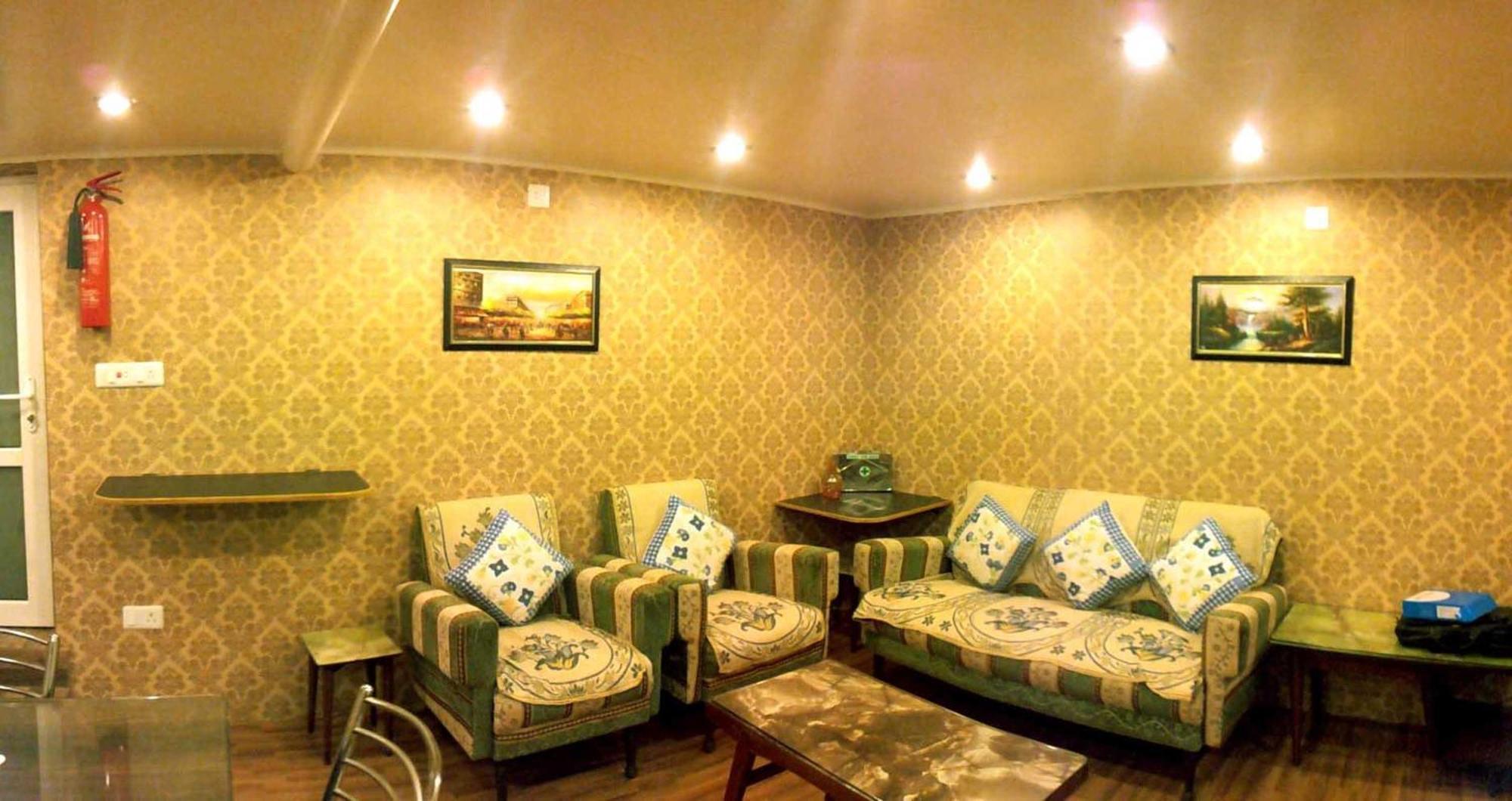 Ikraam Inn Bed & Breakfast ศรีนาการ์ ภายนอก รูปภาพ