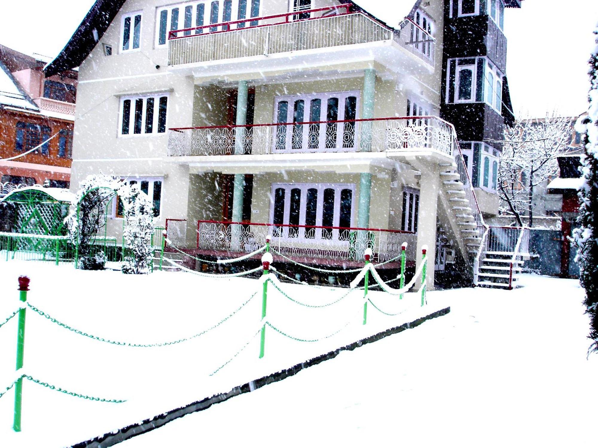 Ikraam Inn Bed & Breakfast ศรีนาการ์ ภายนอก รูปภาพ