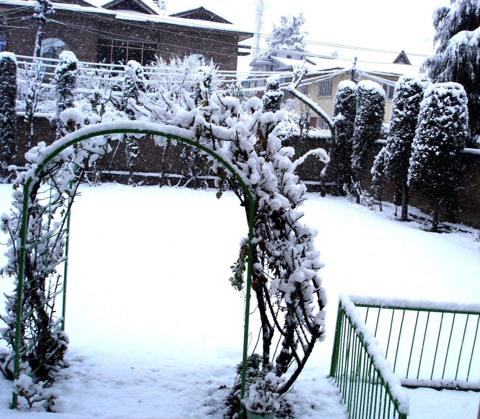 Ikraam Inn Bed & Breakfast ศรีนาการ์ ภายนอก รูปภาพ