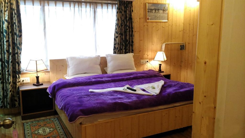 Ikraam Inn Bed & Breakfast ศรีนาการ์ ภายนอก รูปภาพ