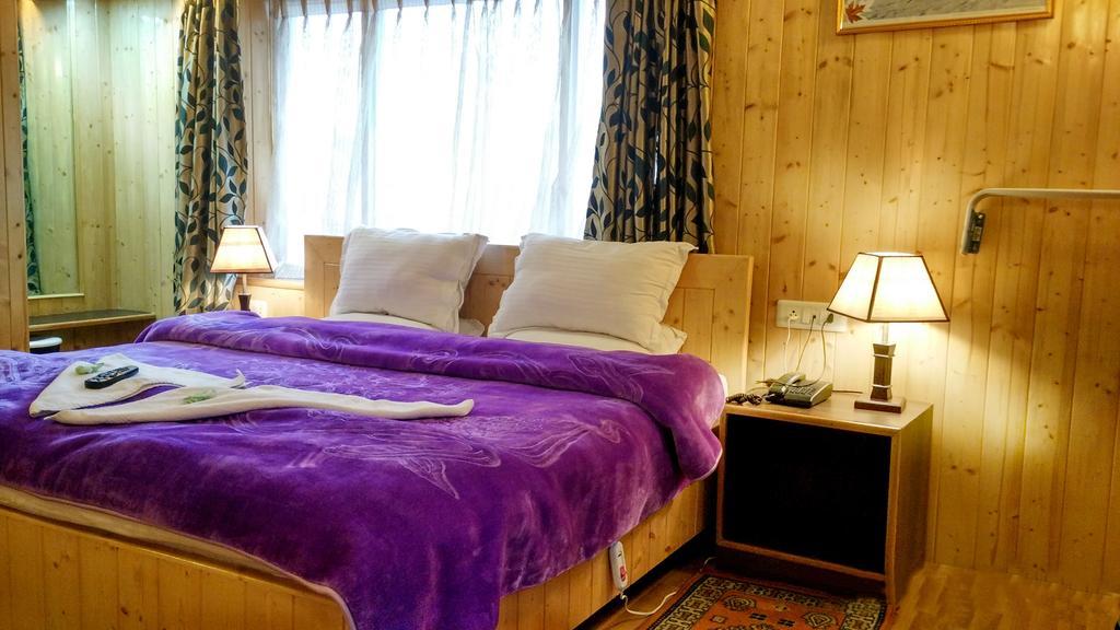 Ikraam Inn Bed & Breakfast ศรีนาการ์ ภายนอก รูปภาพ