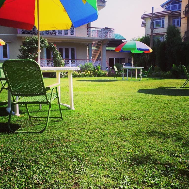 Ikraam Inn Bed & Breakfast ศรีนาการ์ ภายนอก รูปภาพ